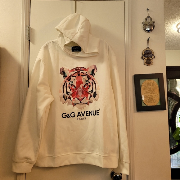 G&G Avenue Men's White Sweater with Tiger Design